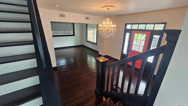 139 E Highland Blvd, San Antonio, TX 78210