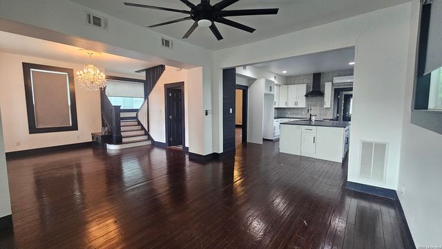 139 E Highland Blvd, San Antonio, TX 78210