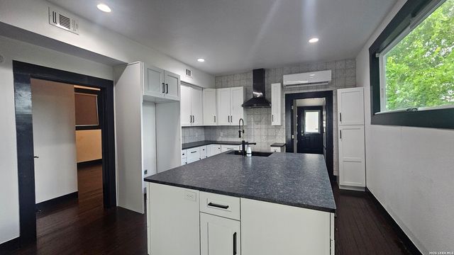 139 E Highland Blvd, San Antonio, TX 78210