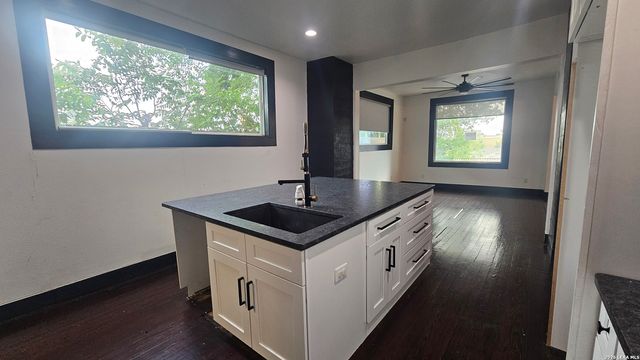 139 E Highland Blvd, San Antonio, TX 78210
