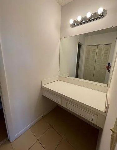 3001 W Rolling Hills Circle, Davie, FL 33328