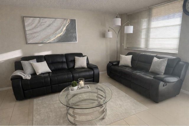 3001 W Rolling Hills Circle, Davie, FL 33328