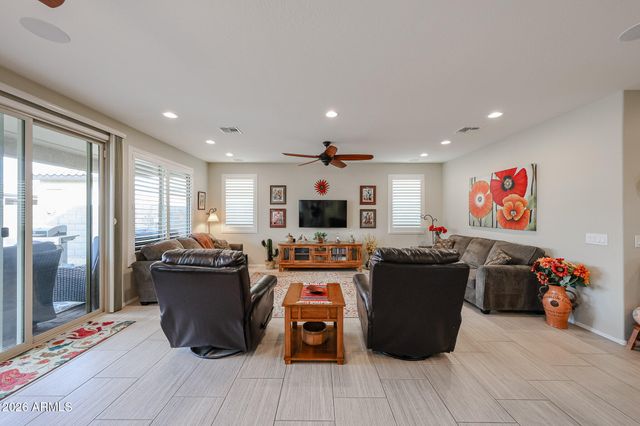 18086 W CEDARWOOD Lane, Goodyear, AZ 85338