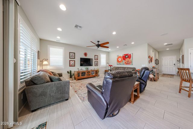 18086 W CEDARWOOD Lane, Goodyear, AZ 85338