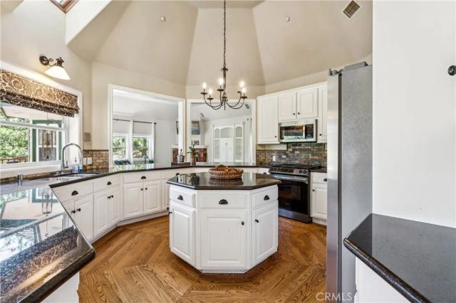 26166 Circle Drive, Lake Arrowhead, CA 92352