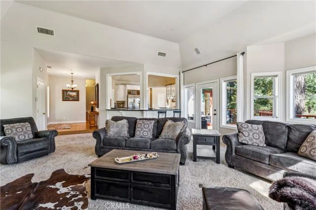 26166 Circle Drive, Lake Arrowhead, CA 92352