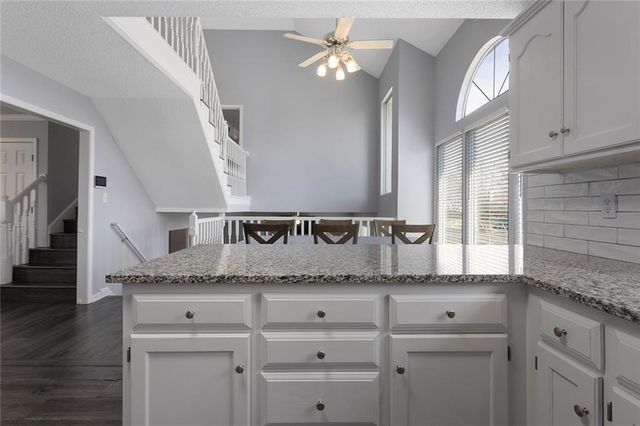 109 SW Drew Lane, Lee's Summit, MO 64081