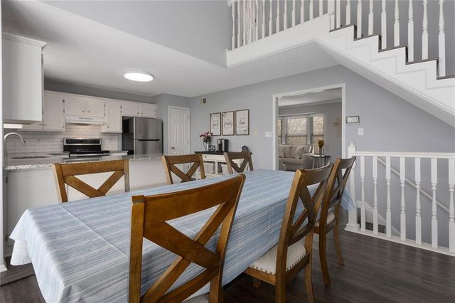 109 SW Drew Lane, Lee's Summit, MO 64081