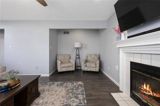 109 SW Drew Lane, Lee's Summit, MO 64081