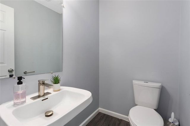 109 SW Drew Lane, Lee's Summit, MO 64081