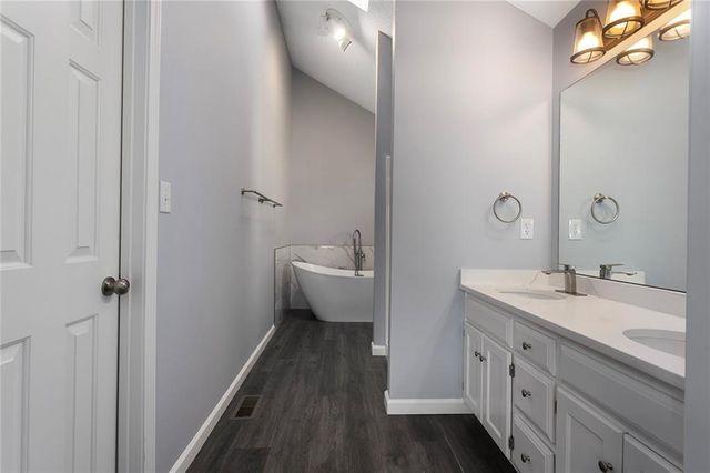 109 SW Drew Lane, Lee's Summit, MO 64081