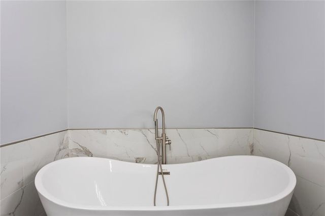 109 SW Drew Lane, Lee's Summit, MO 64081