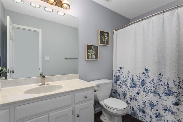 109 SW Drew Lane, Lee's Summit, MO 64081