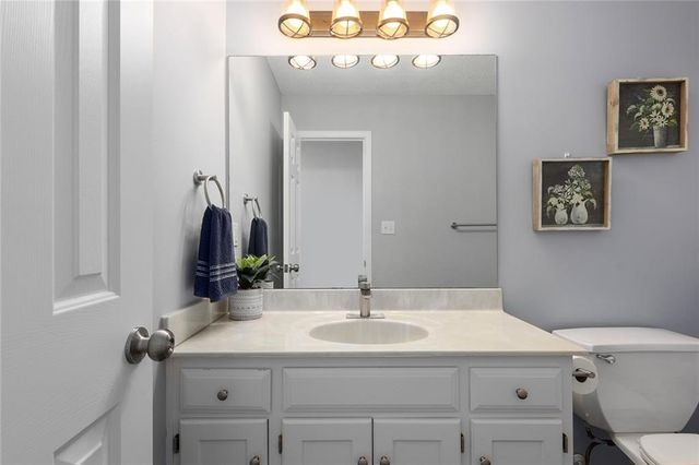 109 SW Drew Lane, Lee's Summit, MO 64081