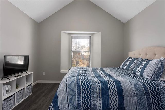 109 SW Drew Lane, Lee's Summit, MO 64081