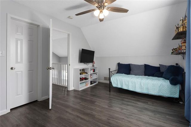 109 SW Drew Lane, Lee's Summit, MO 64081