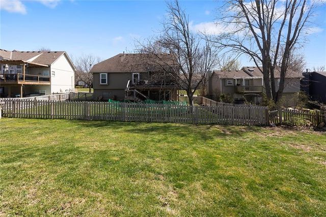 109 SW Drew Lane, Lee's Summit, MO 64081