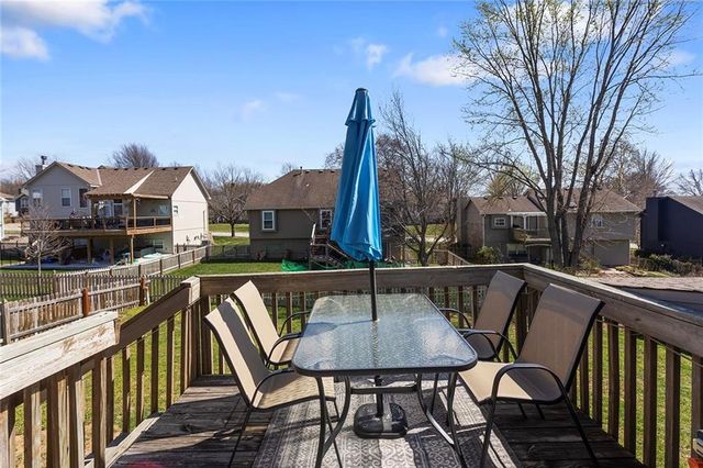 109 SW Drew Lane, Lee's Summit, MO 64081