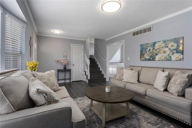 109 SW Drew Lane, Lee's Summit, MO 64081