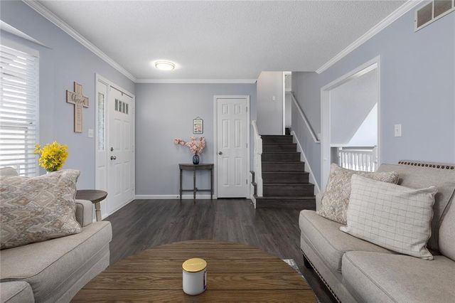 109 SW Drew Lane, Lee's Summit, MO 64081