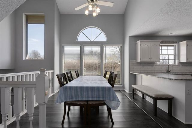 109 SW Drew Lane, Lee's Summit, MO 64081