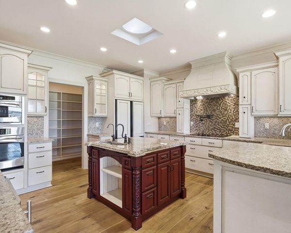1005 MARCASSIN DR, Columbia, MO 65201