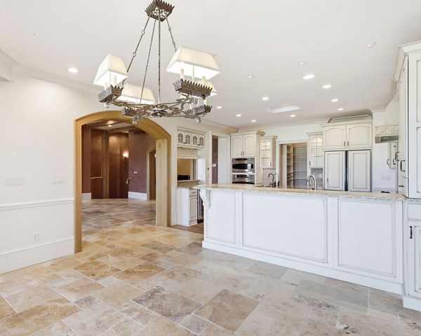 1005 MARCASSIN DR, Columbia, MO 65201