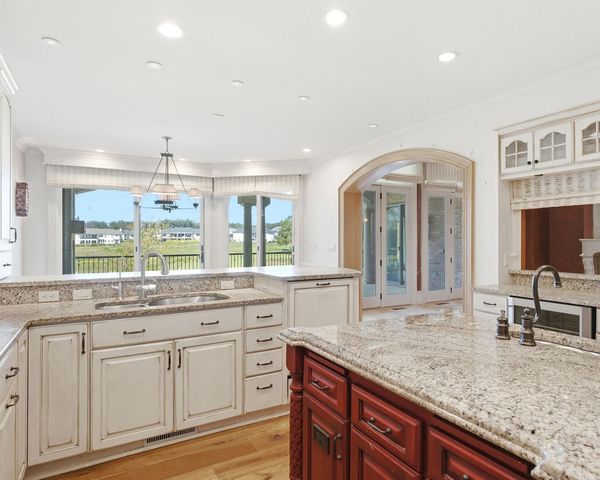 1005 MARCASSIN DR, Columbia, MO 65201
