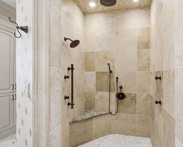 1005 MARCASSIN DR, Columbia, MO 65201