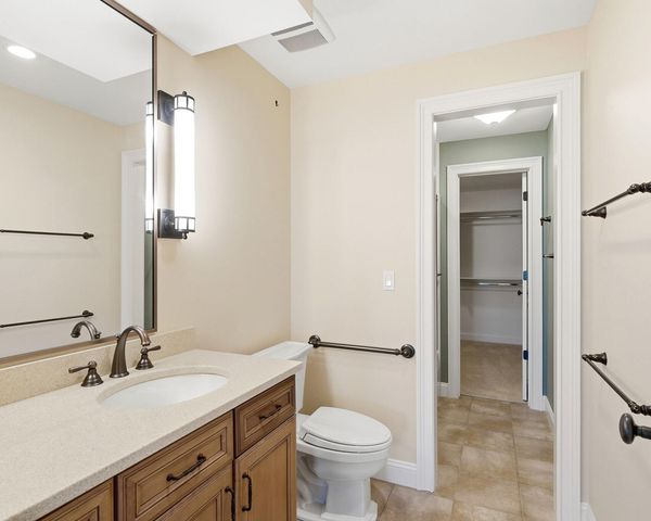 1005 MARCASSIN DR, Columbia, MO 65201