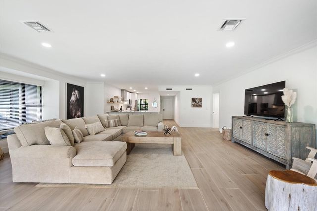 2810 Polo Island Drive C203, Wellington, FL 33414