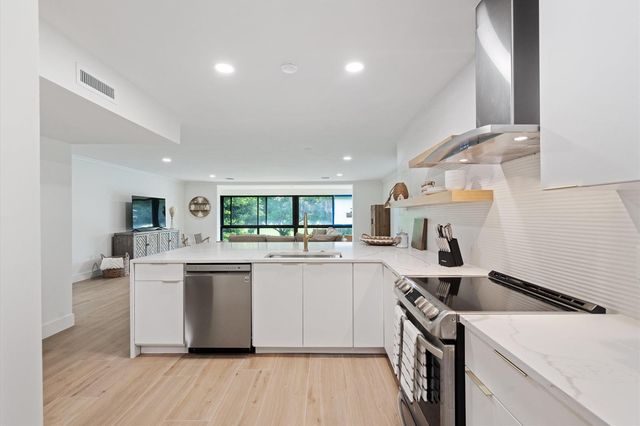 2810 Polo Island Drive C203, Wellington, FL 33414