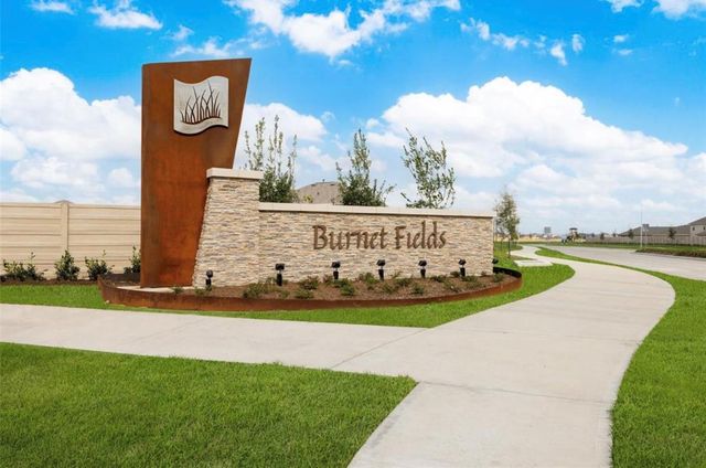 9103 Estes Lakes Dr, Baytown, TX 77521