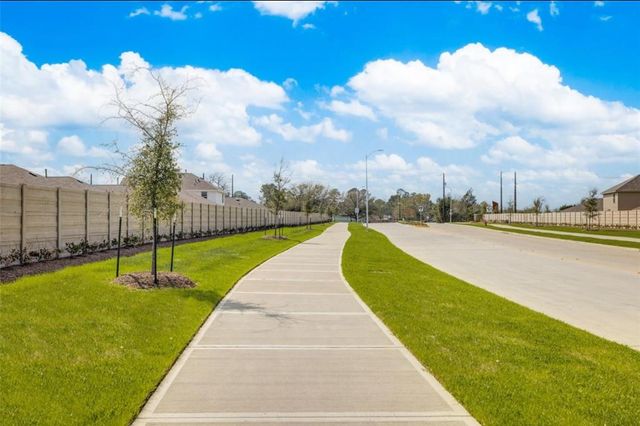 9103 Estes Lakes Dr, Baytown, TX 77521