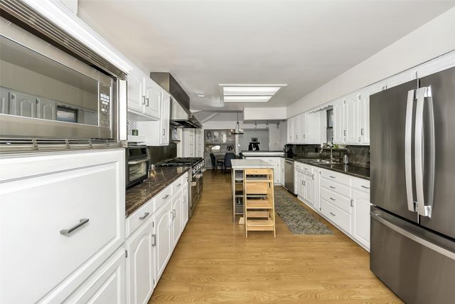 2425 Northgate Drive W, Irving, TX 75062