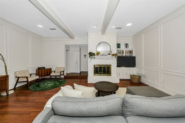 2425 Northgate Drive W, Irving, TX 75062