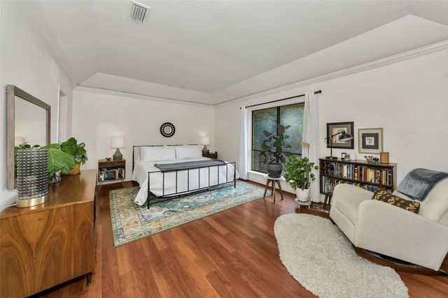 2425 Northgate Drive W, Irving, TX 75062