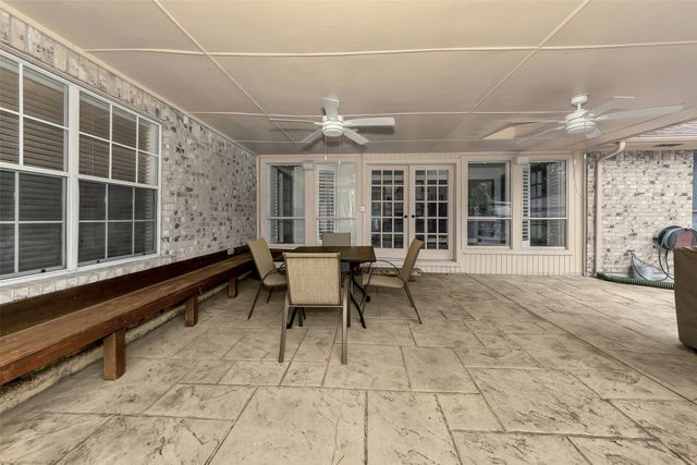 2425 Northgate Drive W, Irving, TX 75062