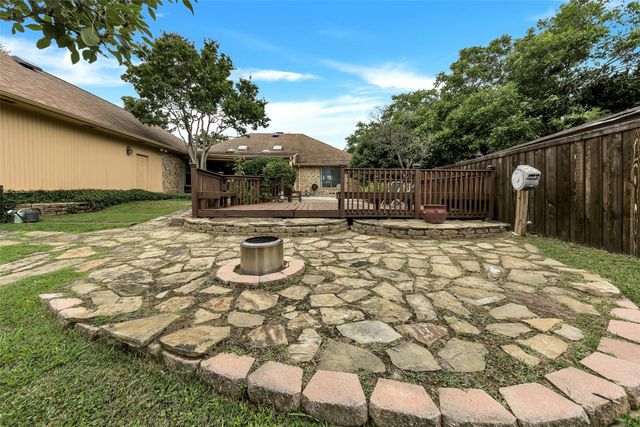 2425 Northgate Drive W, Irving, TX 75062