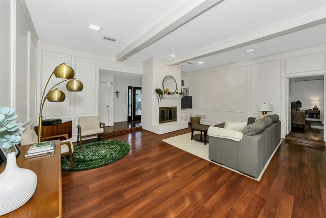 2425 Northgate Drive W, Irving, TX 75062