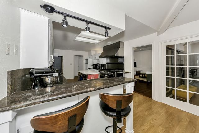 2425 Northgate Drive W, Irving, TX 75062