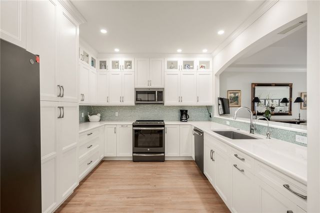 1250 W Southwinds Boulevard 111, Vero Beach, FL 32963