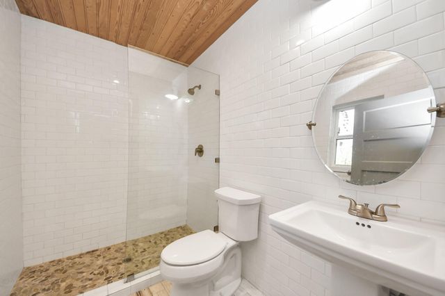 1202 Archer Street, Houston, TX 77009