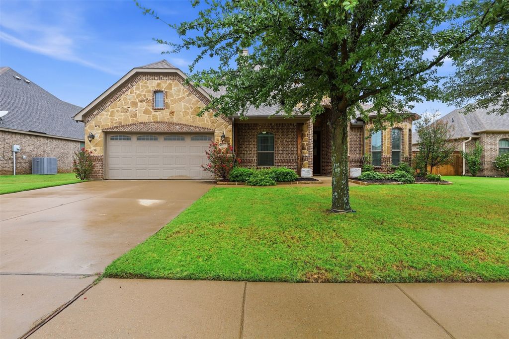 1152 Blue Sky Lane, Burleson, TX 76058