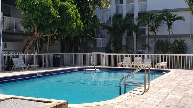1080 99th St 323, Bay Harbor Islands, FL 33154