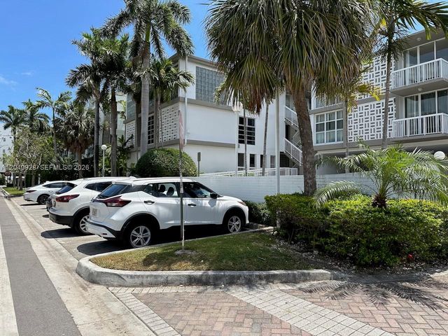 1080 99th St 323, Bay Harbor Islands, FL 33154