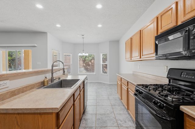 1071 Alegria Road, Los Lunas, NM 87031