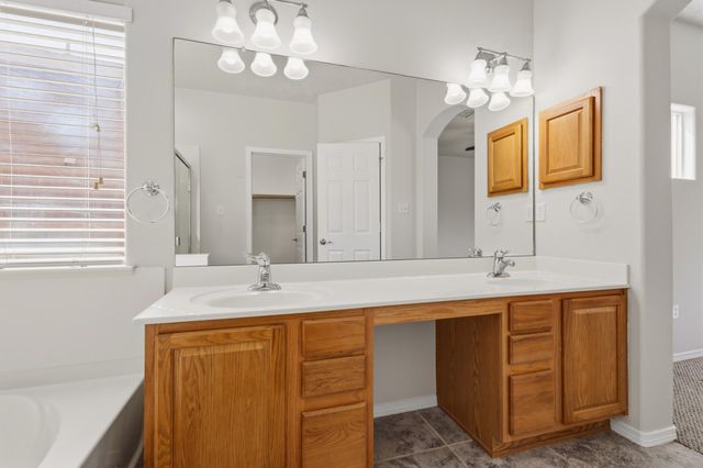 1071 Alegria Road, Los Lunas, NM 87031