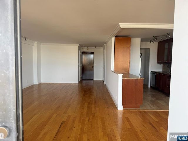 200 Old Palisade Road 7J, Fort Lee, NJ 07024