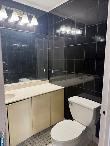 200 Old Palisade Road 7J, Fort Lee, NJ 07024